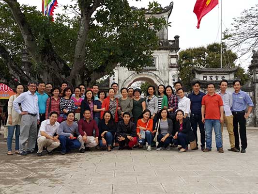 Tập thể VVFC chụp ảnh lưu niệm tại Đền Trần